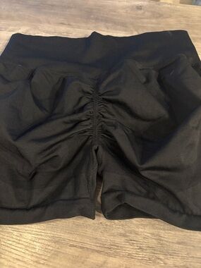 Yeoreo Black Women’s Ruched-Back Athletic Bike Shorts